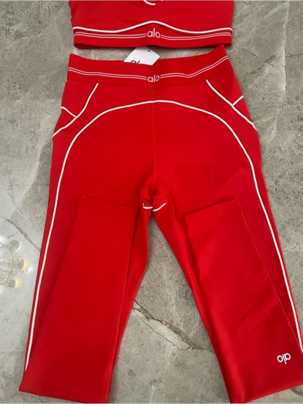 ALO Yoga Red Sports Bra and High-Waist Leggings Set with White Trim - Picture 4 of 5